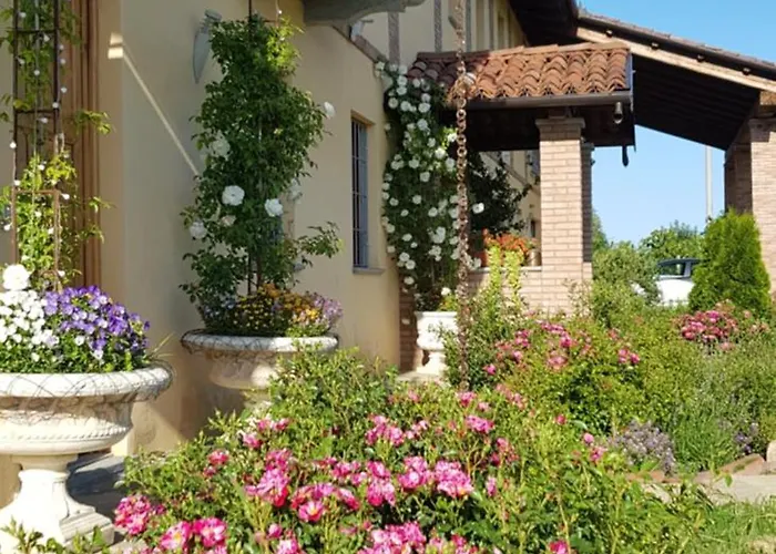 Konukevi Cascina Dei Fiori 3*